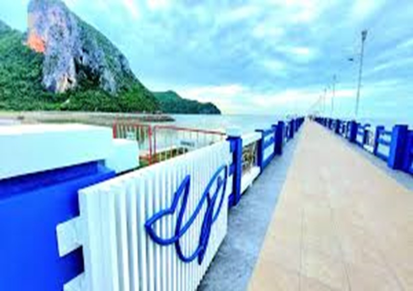 สะพานเคียงวาฬ