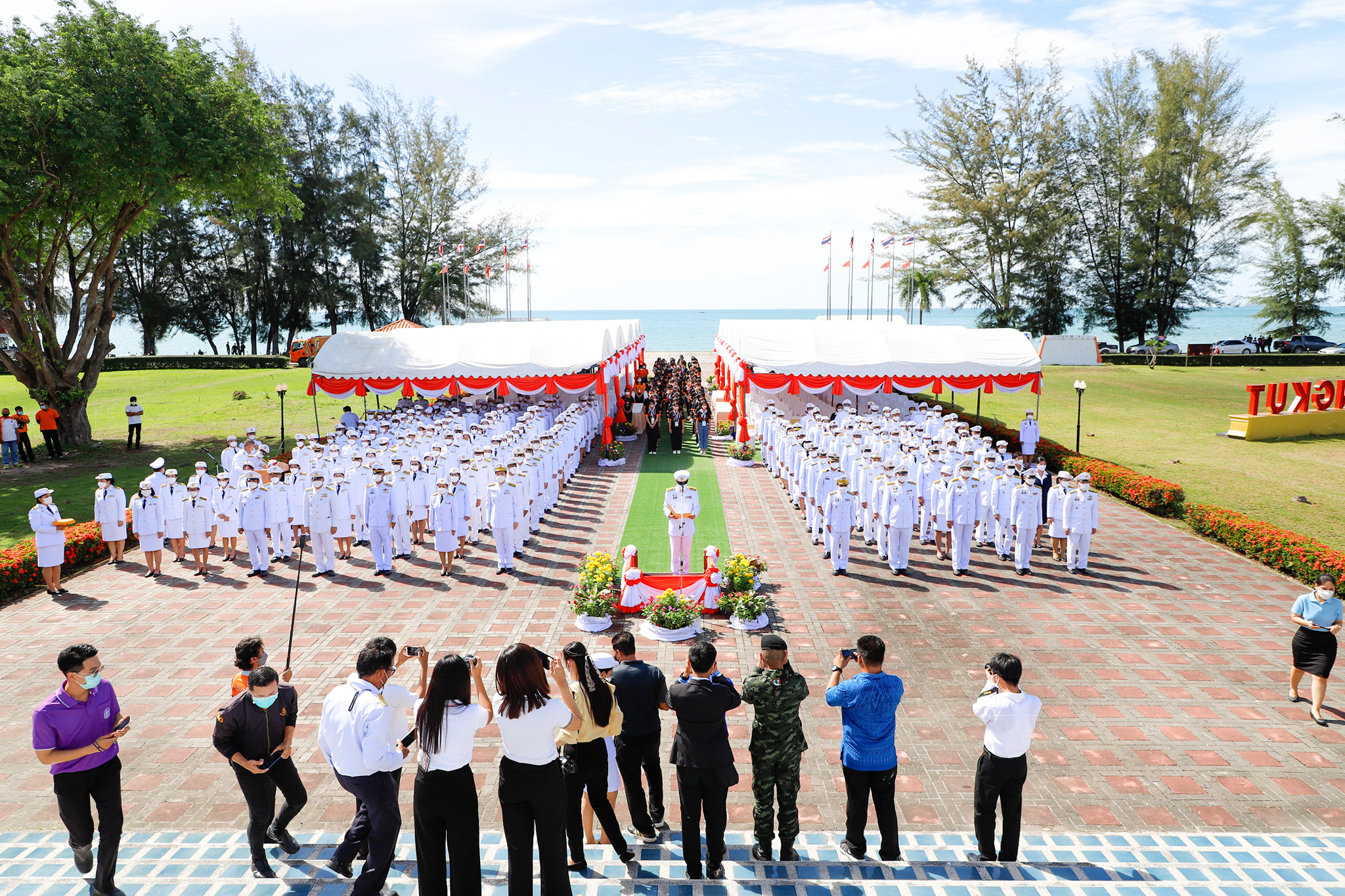 ร่วมพิธีถวายเครื่องราชสักการะพระบรมราชานุสาวรีย์ พระบาทสมเด็จพระจอมเกล้าเจ้าอยู่หัว รัชกาลที่ 4  เนื่องใน “วันวิทยาศาสตร์แห่งชาติ” ประจำปี 2565