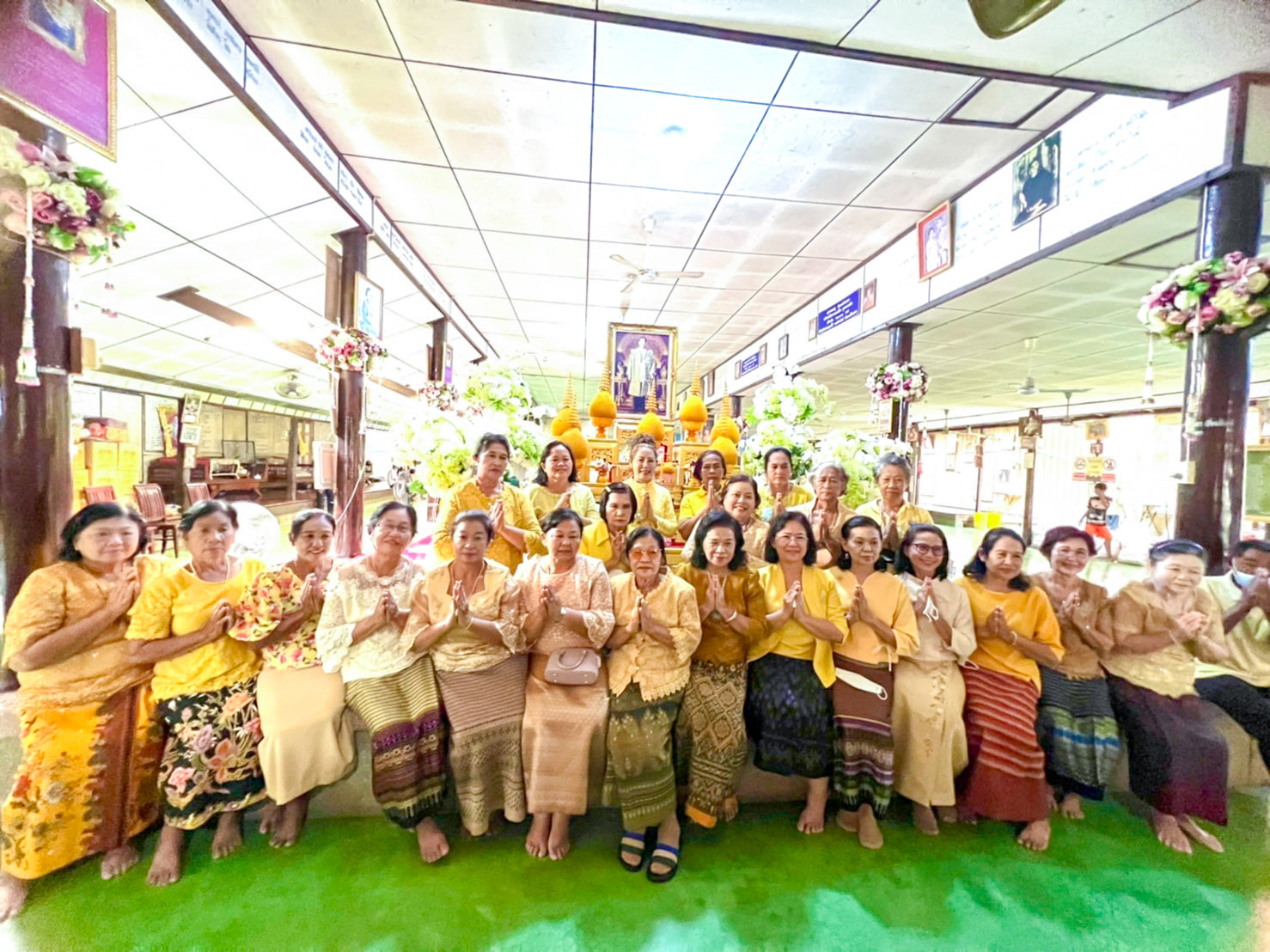 ร่วมทำบุญตักบาตรถวายพระราชกุศลเนื่องในวันคล้ายวันสวรรคต พระบาทสมเด็จพระบรมชนกาธิเบศร มหาภูมิพลอดุลยเดชมหาราช บรมนาถบพิตร